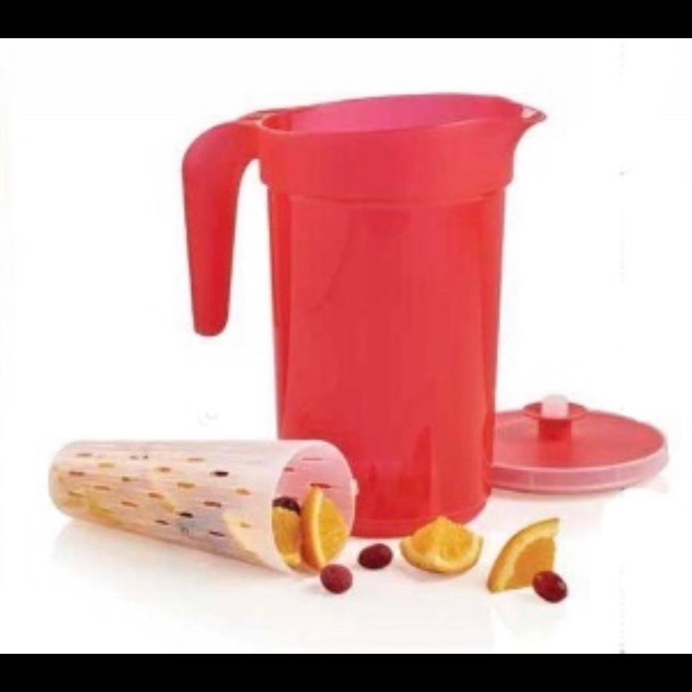 New!!! Tupperware 2 Qt infusion pitcher